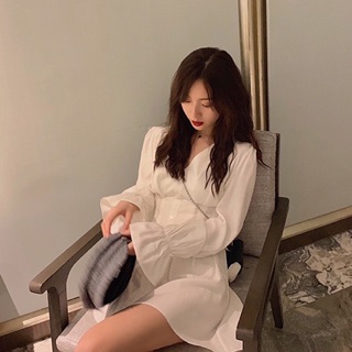 Đầm trắng chiết eo tiểu thư