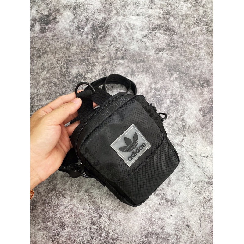 ❤️Hàng Xuất Xịn ❤️ Túi đeo chéo Mini B202 UTILITY FESTIVAL CROSSBODY BAG BLACK EW8675