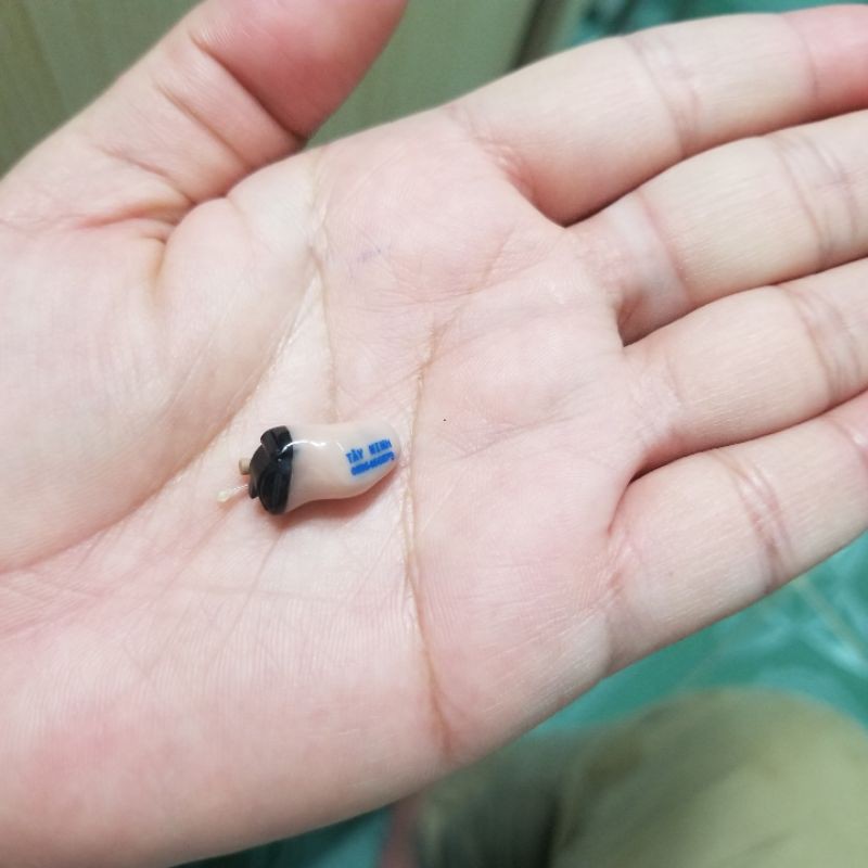 Máy trợ thính siêu nhỏ.