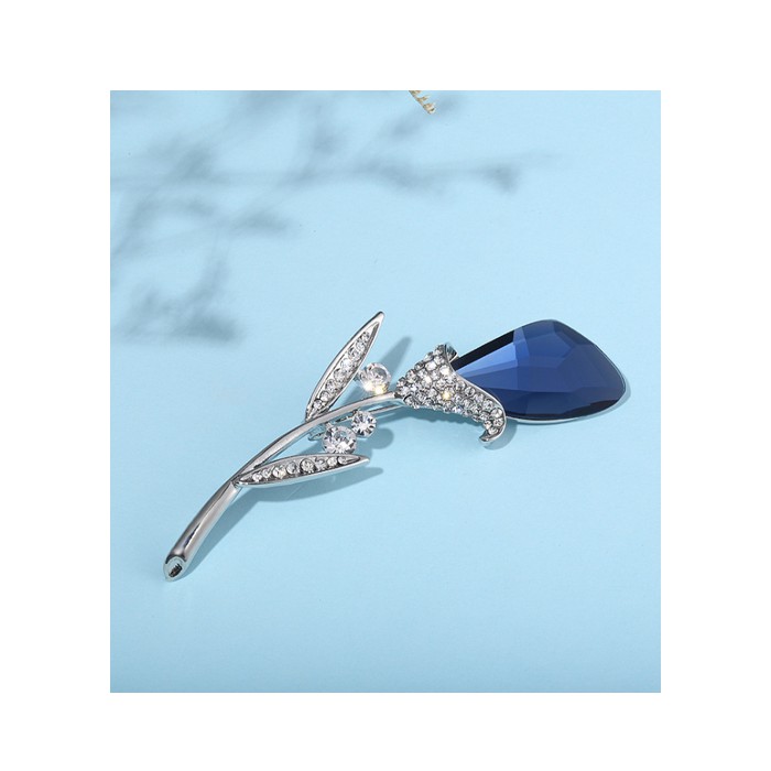 Cài áo thời trang hình hoa huệ tây đính đá cao cấp GC42