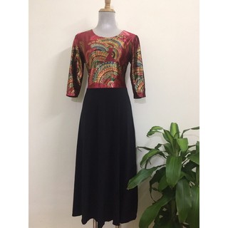 Đầm nhung phối chân xoè