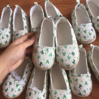 Giày slipon H&M xương rồng bé trai bé gái