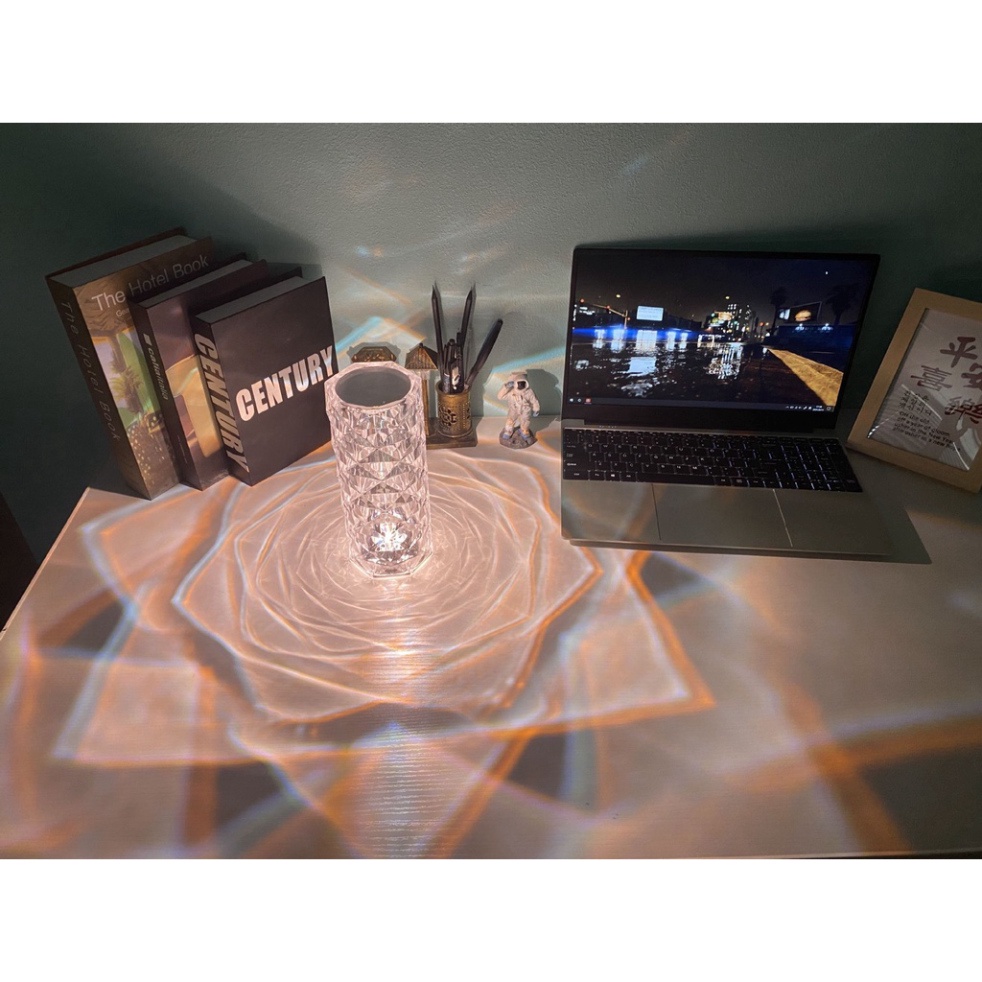 Đèn Ngủ Pha Lê Để Bàn Ánh Sáng Kim Cương Cảm Ứng 3 Màu, Đèn Led Decor Trang Trí Phòng Ngủ Hiệu Ứng 3D
