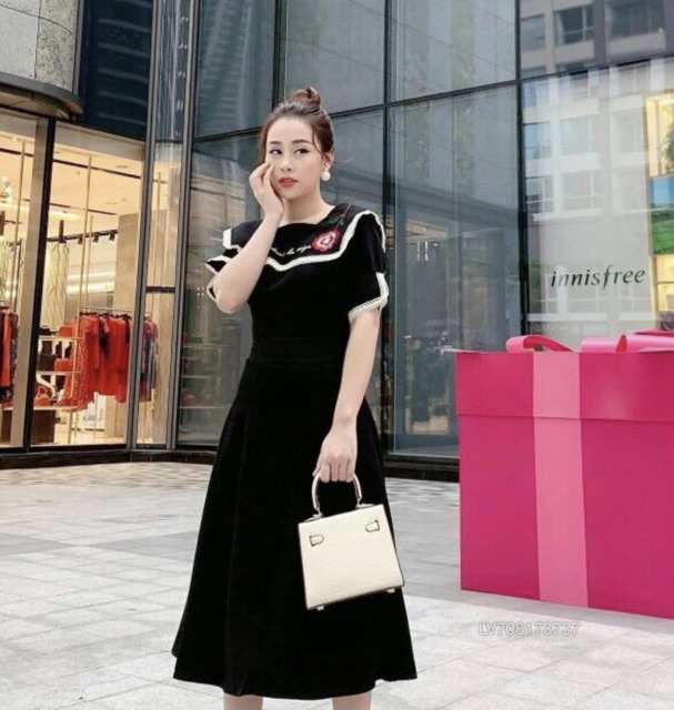 ĐẦM XOÈ THÊU HOA