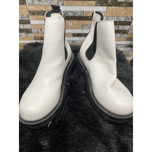 Thanh lý - Giày boot trắng cổ cao size 38 - cực ngầu form lớn