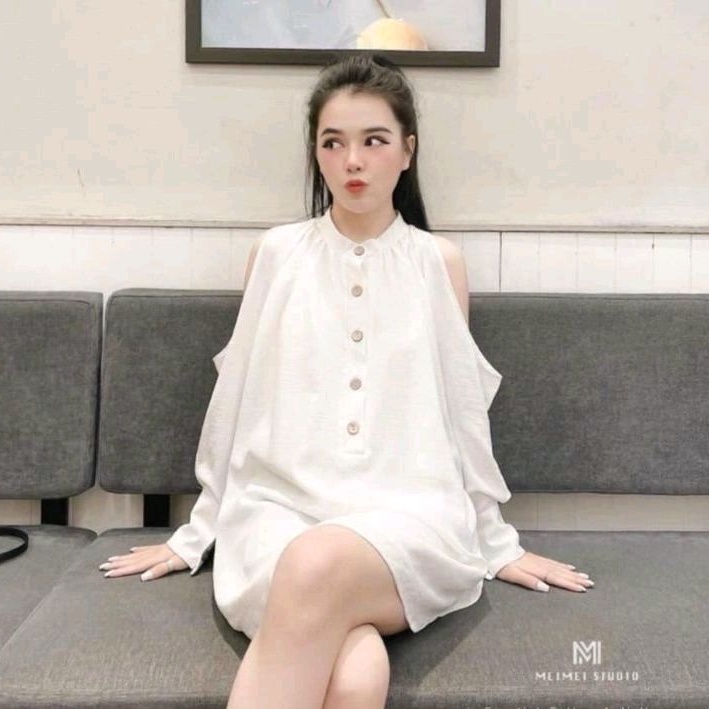 Đầm ngắn xoè HICOLE HILLER form A lụa satin trắng cổ trụ tay dài hở vai nút giữa
