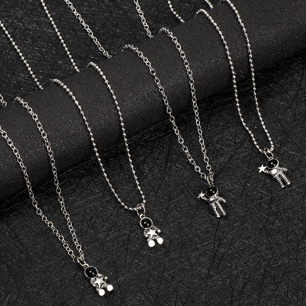 Set 1 / 2 Vòng cổ Mặt Hình Phi Hành Gia Phong Cách Hip hop Cho Cặp Đôi