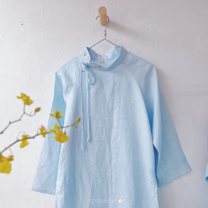 Áo dài linen dáng rộng - phiên bản có cổ - Nắng Mai - 0303 studio
