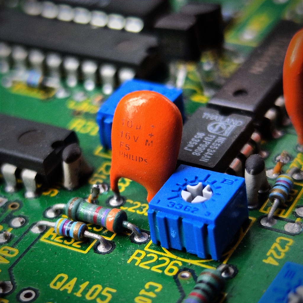 Tụ Aluminum philips BC128 10uF/16V