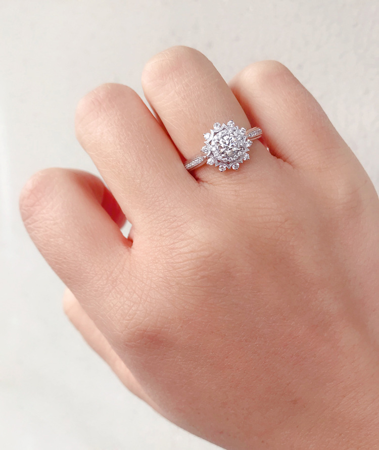 Nhẫn Vòng Hở Điện Pt950 Bạch Kim Hình Hoa Hướng Dương Cổ Điển