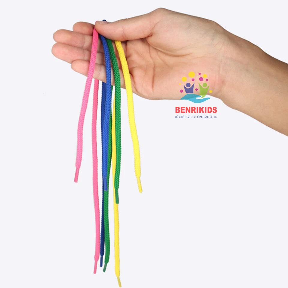 Bộ Tập Khâu Cúc Áo Bằng Gỗ Rèn Luyện Kỹ Năng Sống Tự Lập Theo Phương Pháp Montessori ( 1 Chiếc )