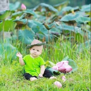 Áo bà ba xanh lá quần đen cho bé