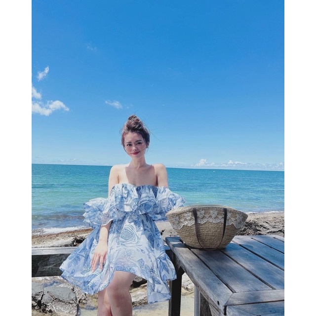Đầm hoa bẹt vai