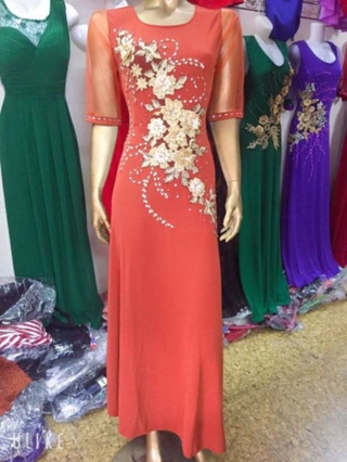 Đầm dạ hội trung niên.