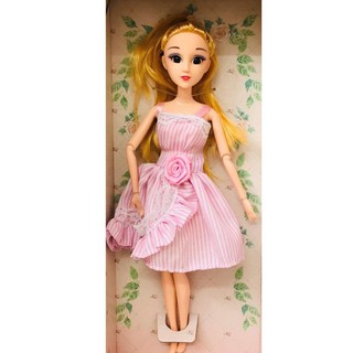 BÚP BÊ BARBIE VÀ PHÒNG TRANG PHỤC