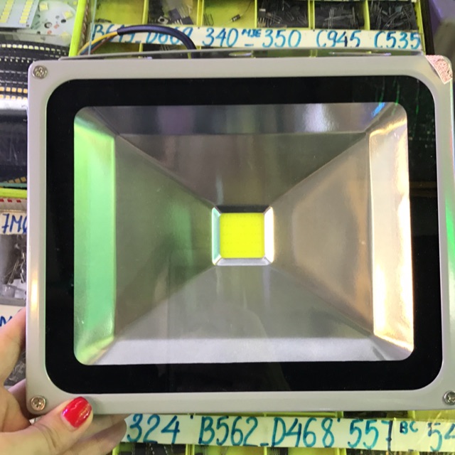 Đèn pha led 30w