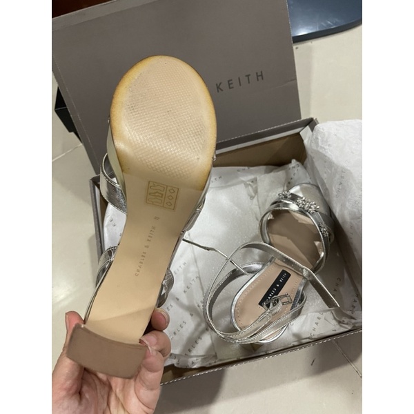 Giày xăng đan CHARLES & KEITH size 37