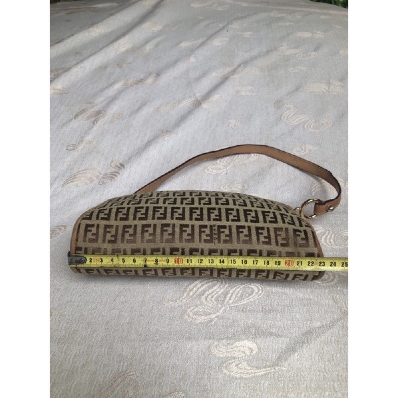 Túi chuẩn si. Túi qua sử dụng. Khách vui lòng xem hình nếu muốn biết thêm thông tin sản phẩm mời khách vô chat. Thanks .