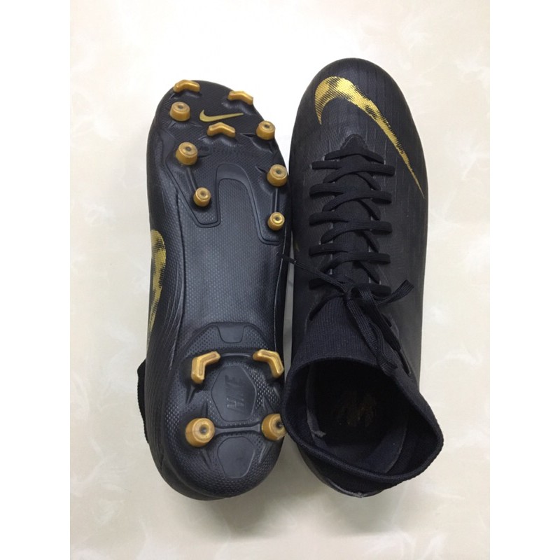 Giày đá bóng sân cỏ tự nhiên