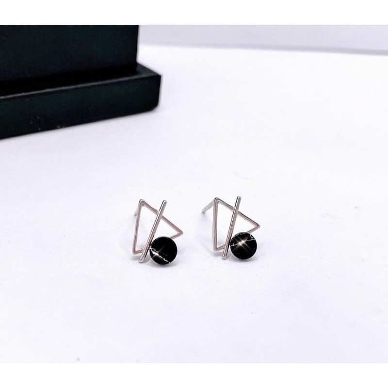 Khuyên tai tam giác phối hình tròn đen cá tính bạc chuẩn NGỌC MẬU chữ G
