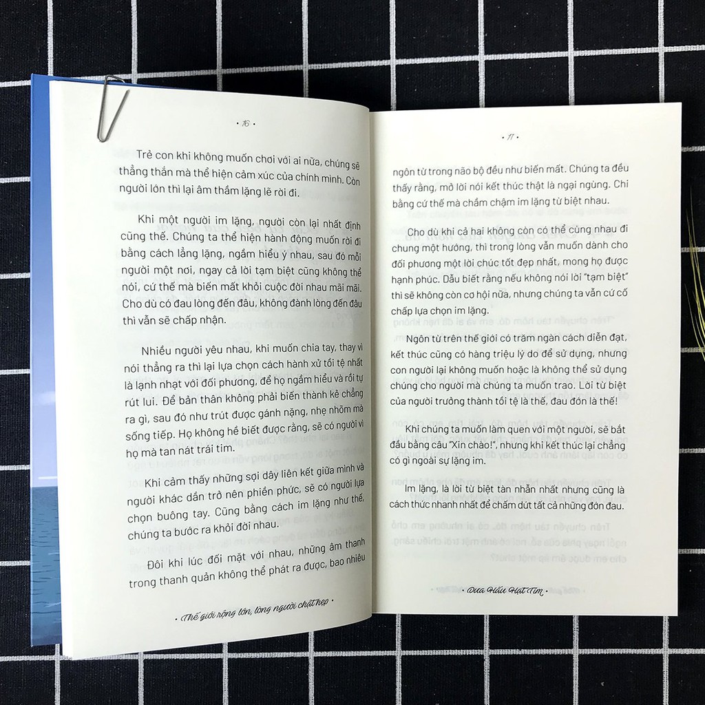 Sách - Thế Giới Rộng Lớn, Lòng Người Chật Hẹp (Kèm Bookmark) | BigBuy360 - bigbuy360.vn