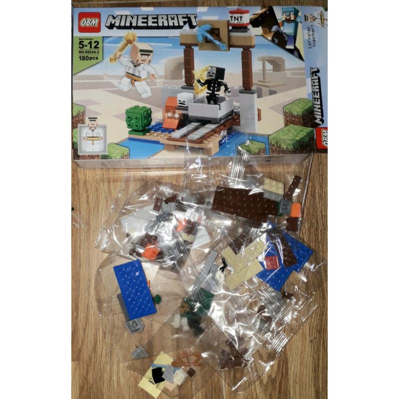 Lắp ráp 1 hộp LegoMineeCaft 66044 có trên 160 chi tiết bằng nhựa ABS