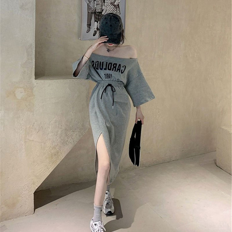 IELGY Bộ áo trễ vai in họa tiết chữ và chân váy cạp cao ôm dáng thắt dây phong cách Hàn Quốc thời trang dành cho nữ