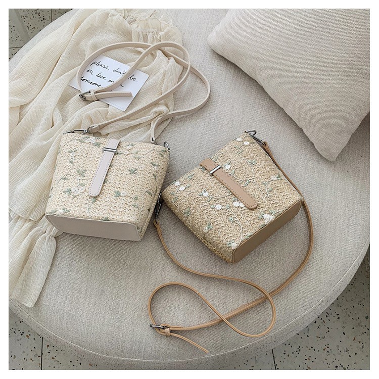 TÚI ĐEO CHÉO CỐI CỰC XINH  XỊN XÒ KÈM REN THÊU HOA LÁ ĐANG LÀM MƯA LÀM GIÓ