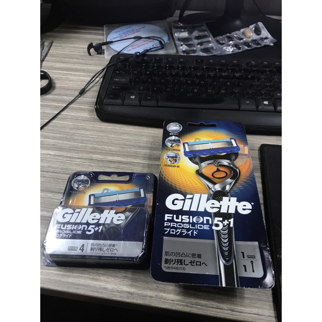 Hộp dao cạo râu Gillette 1 cán 6 lưỡi đi kèm chuẩn Nhật