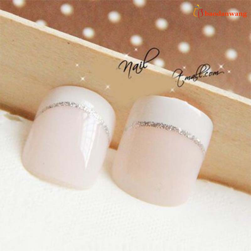 [Hàng mới về] Set 24 móng tay giả ngắn màu trắng nhạt che phủ toàn diện phong cách Châu Âu đơn giản