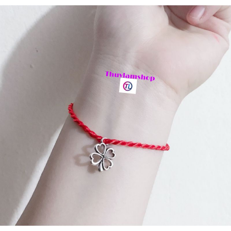 Vòng chỉ đỏ mic charm cỏ 4 lá may mắn bình an