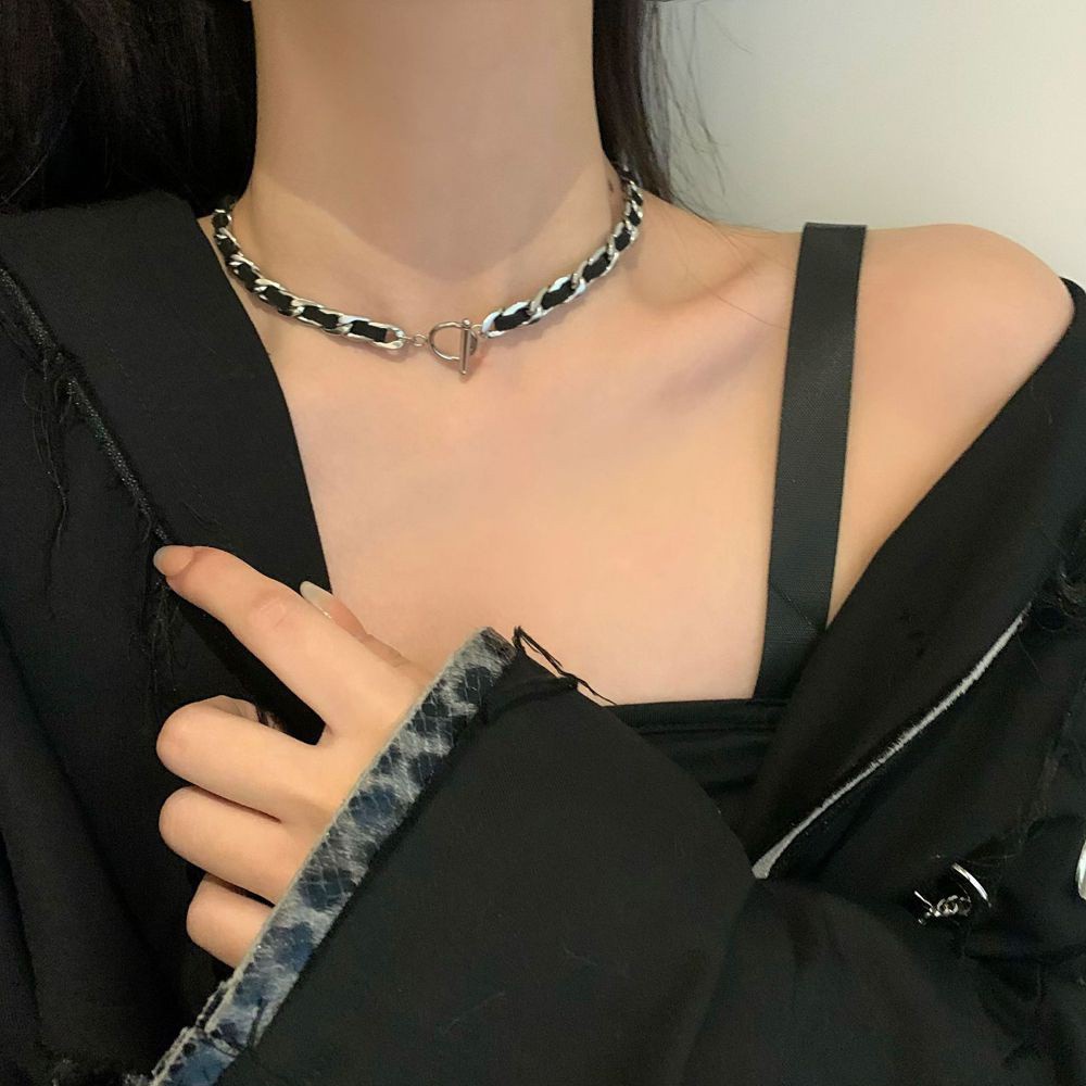 Vòng cổ choker da PU dạng mắt xích mặt hình hoa trà phong cách punk cổ điển thời trang cho nữ