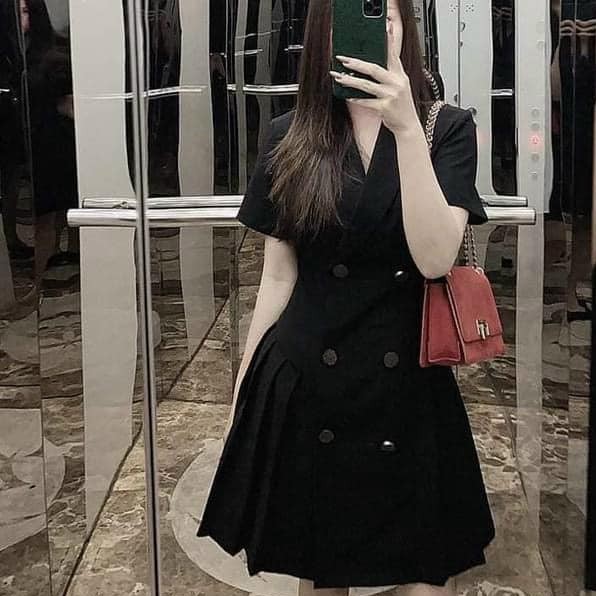 Váy sơ mi đen ngắn tay nhiều cúc
