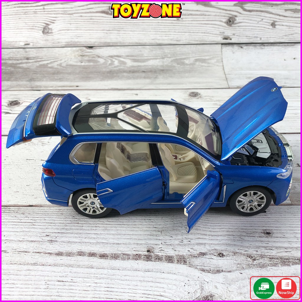 Mô hình xe ô tô BMW X7 tỉ lệ 1:24 hãng Chezhi chất liệu hợp kim, thiết kế tinh xảo. Món quà cực đẹp để trưng bày