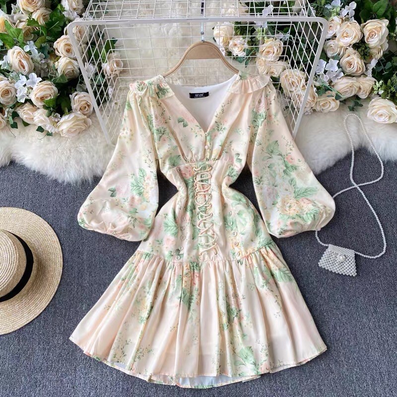 Đầm hoa ngắn tiểu thư cổ v eo giữa đan dây tay dài bồng đuôi cá