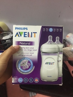 Bình sữa Avent Natural 260ml (Núm số 2. 1 tháng +)