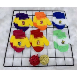 Bao tay len xỏ ngón cho bé dưới 7 tuổi