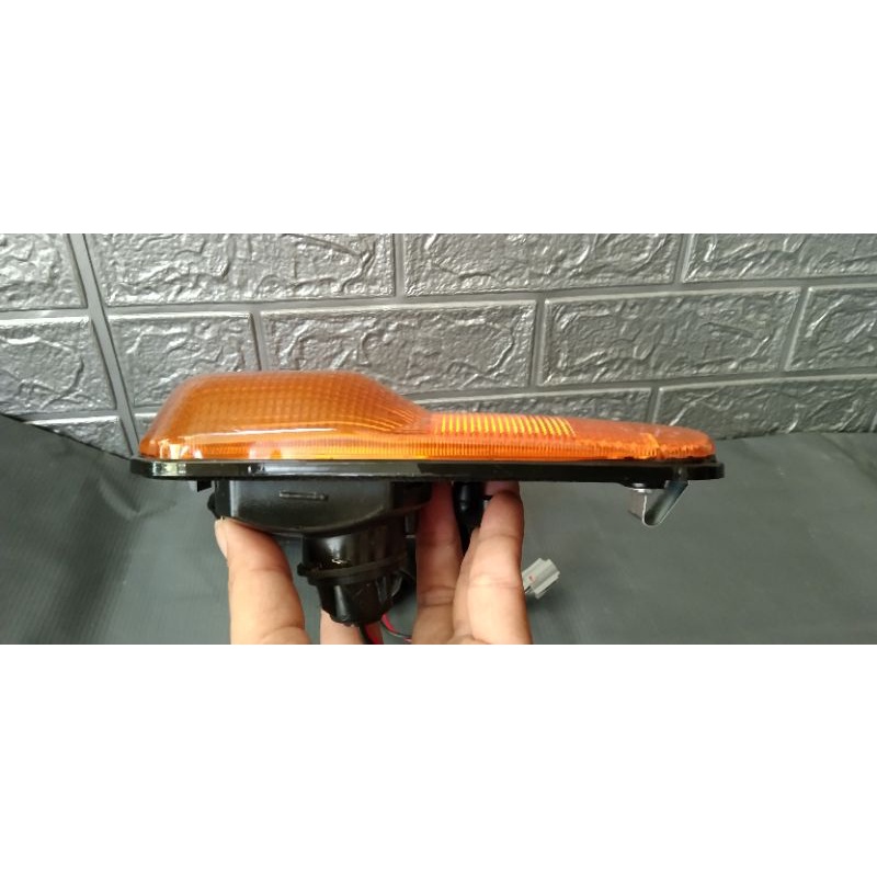 Đèn xi nhan hông cửa xe hyundai hd65 hd72 mighty 2 pamax