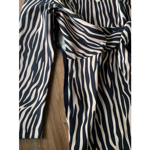 Đầm Ted baker hoạ tiết có dây cột eo