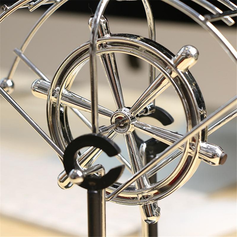 Con lắc Newton trang trí bàn độc đáo