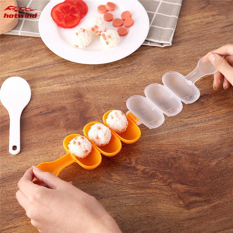 Hộp làm cơm nắm dạng lắc tiện dụng