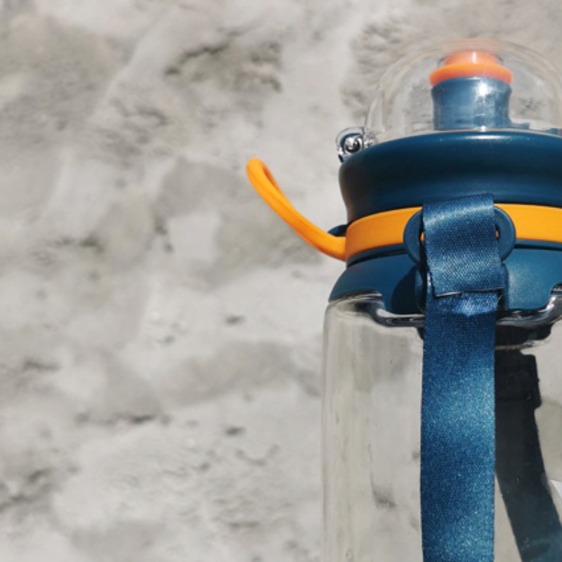 Bình Nước Cỡ Lớn Họa Tiết Hoạt Hình Dễ Thương Có Tay Cầm Tiện Lợi Se7En