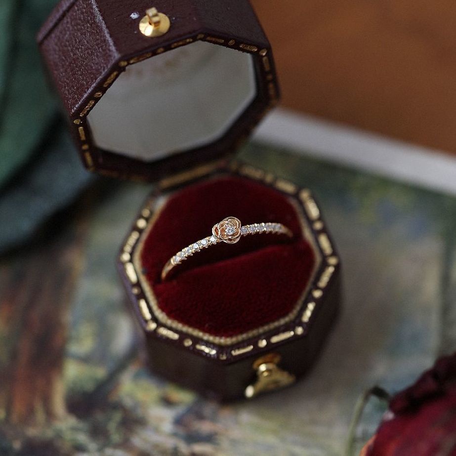 Nhẫn Đính Hôn Mạ Vàng 18K Hình Hoa Hồng Đính Kim Cương Không Gây Dị Ứng (Kích Thước Có Thể Điều Chỉnh)