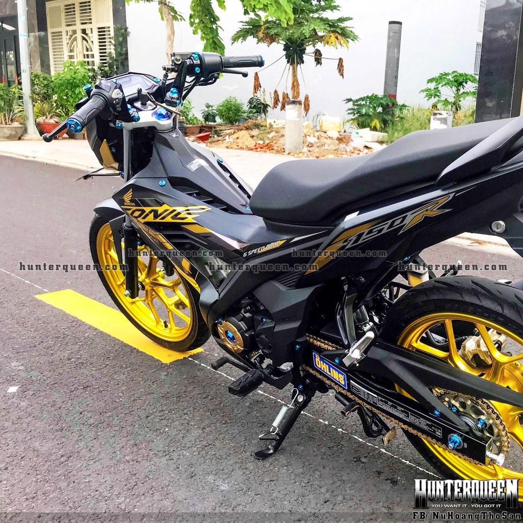 Tem rời cao cấp mẫu 2019. Dán xe Sonic 150 màu đen. Phối vàng sang trọng sành điệu. Kích thước chuẩn