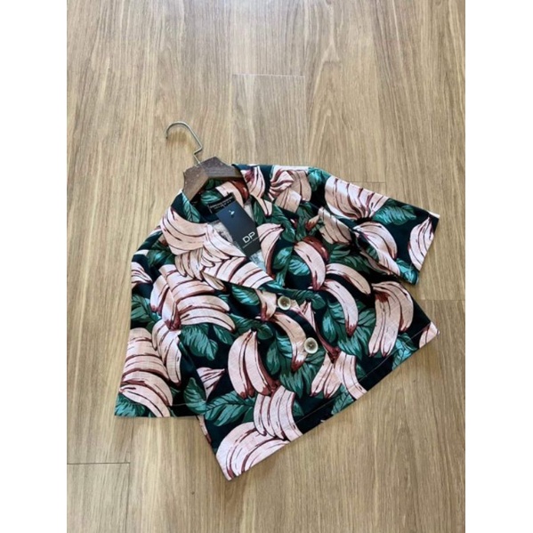 Áo crop cổ vest vải linen họa tiết