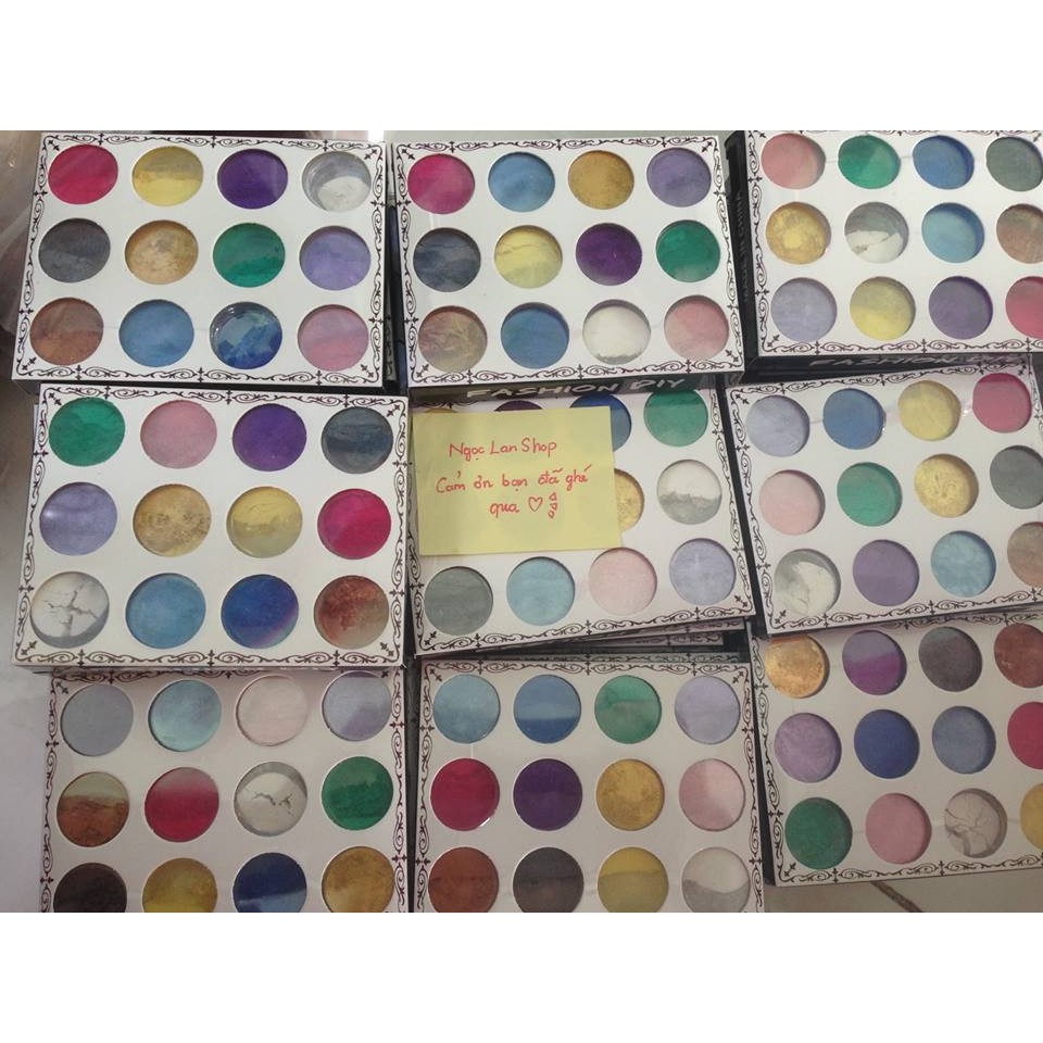 Phấn nhũ nail, hoặc trang điểm búp bê