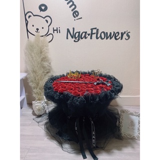 Bó hoa nhũ 60 bông kèm vương miện,đèn,chữ,thiệp
