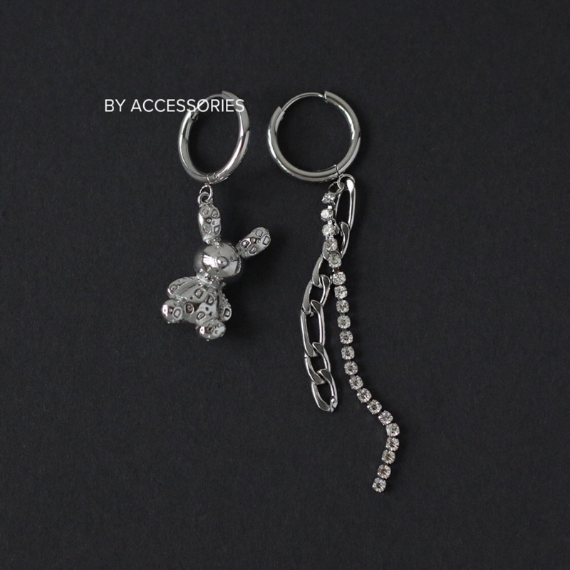 Bông tai titan mặt gấu và dây đá không gỉ