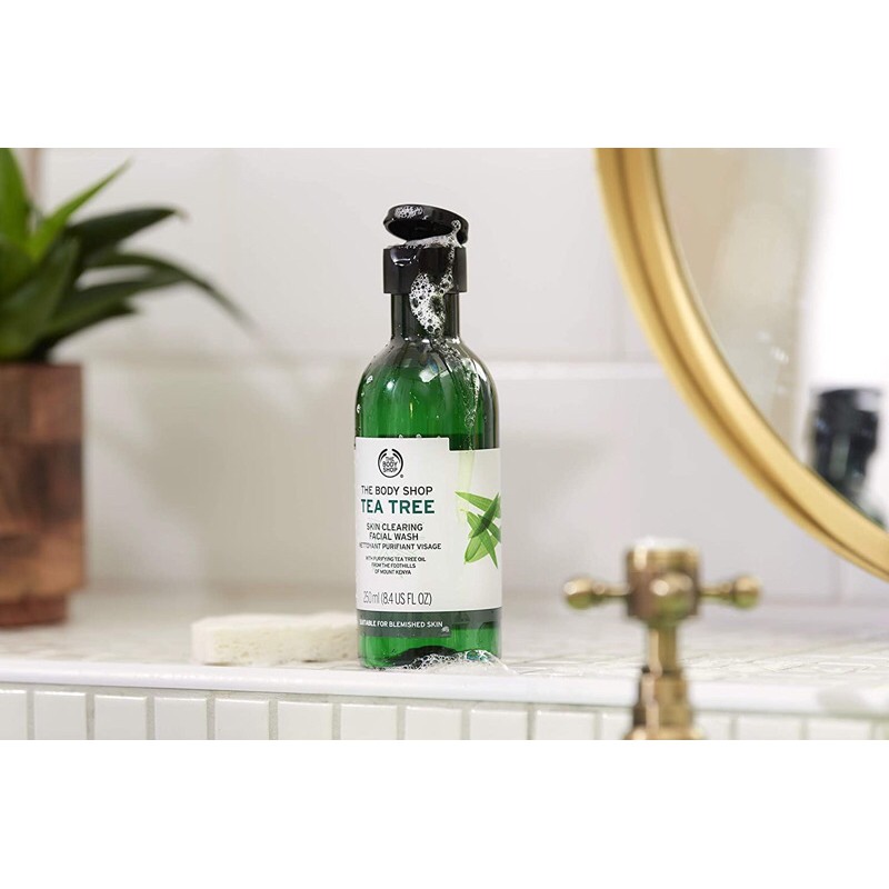 Sữa rửa mặt The Body Shop Tea Tree Skin Clearing Facial Wash