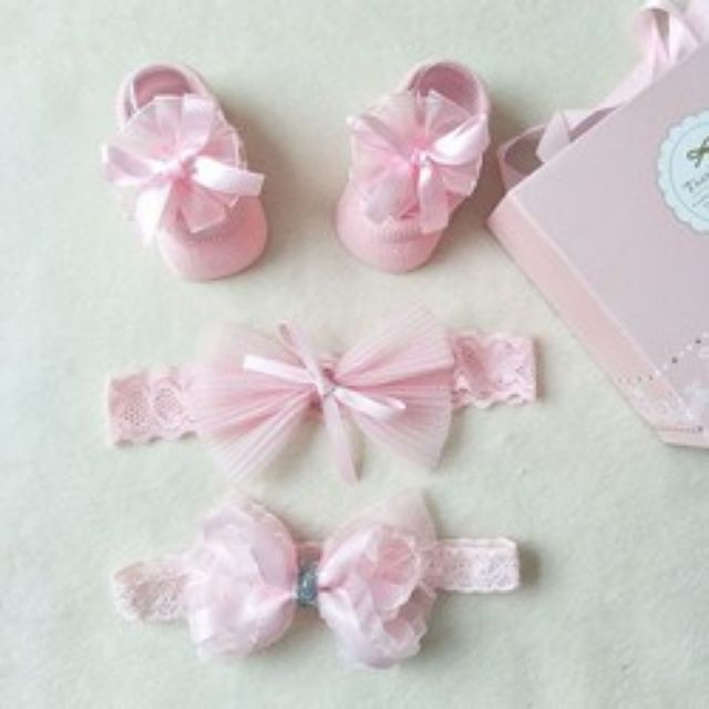 Bộ quà tặng nơ cài tóc và vớ cho bé